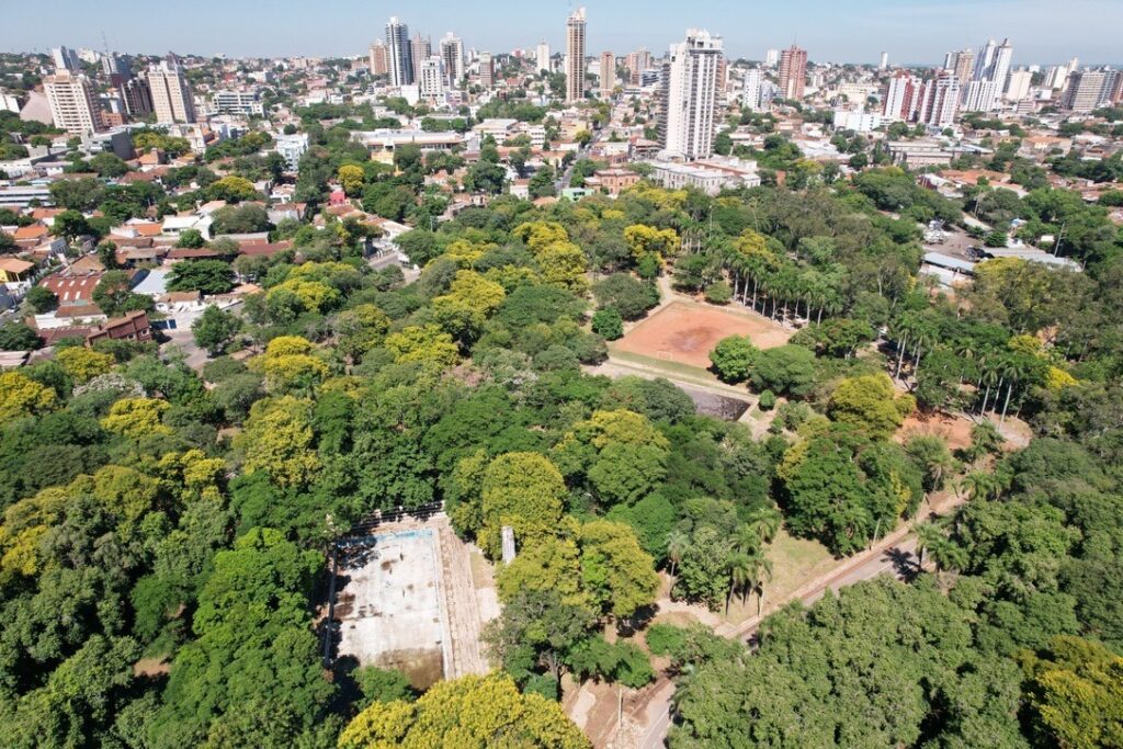 Vista area del Parque Caballero en Asunción